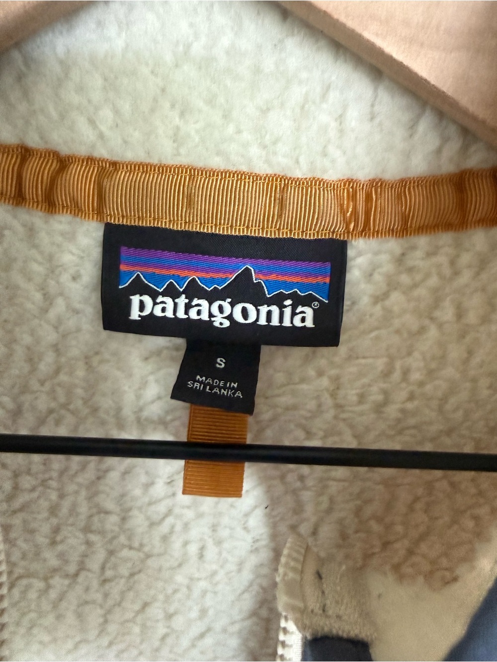 Patagonia Women’s Retro Pile Marsupial Pullover - Picture 5 of 8